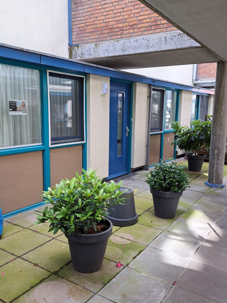 De voordeur van de woning